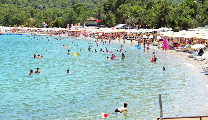 Alman turistler Kemer'den vazgeçmiyor