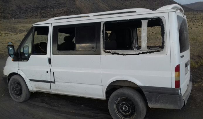 Teröristler minibüse ateş açtı: 3 ölü