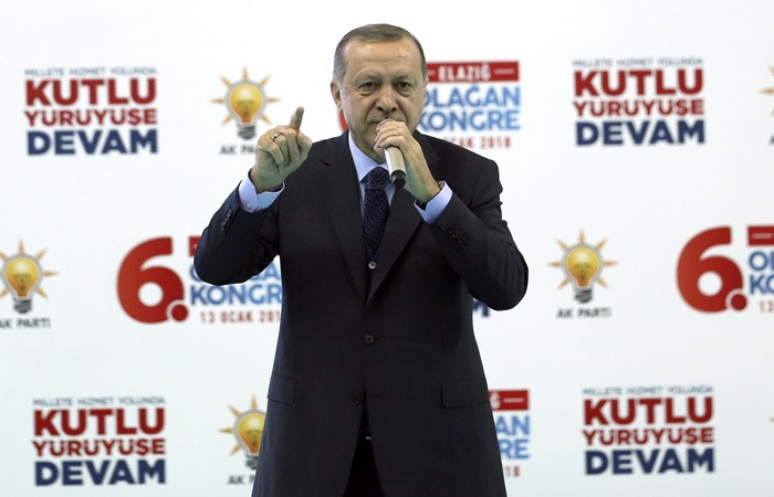 Erdoğan: "Afrin'i başlarına yıkacağız"