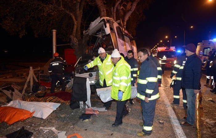 Otobüs kazası: 11 ölü, 44 yaralı