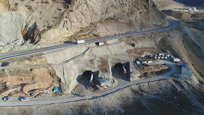 Kop Dağı Tüneli inşaatında yüzde 50'ye ulaşıldı