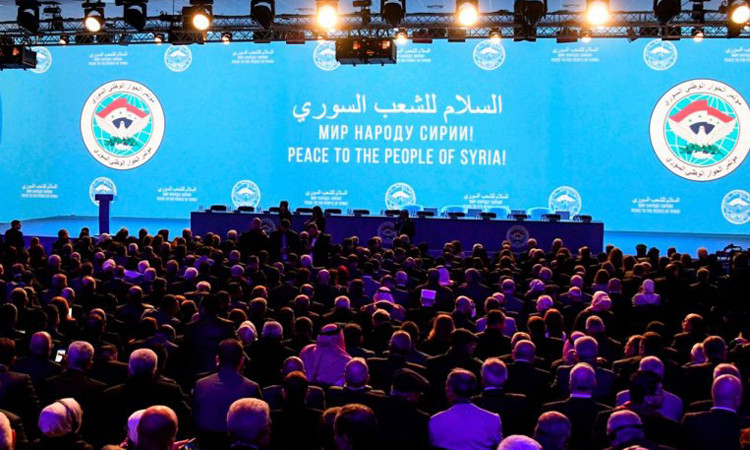 Soçi'deki Suriye kongresinde bayrak krizi