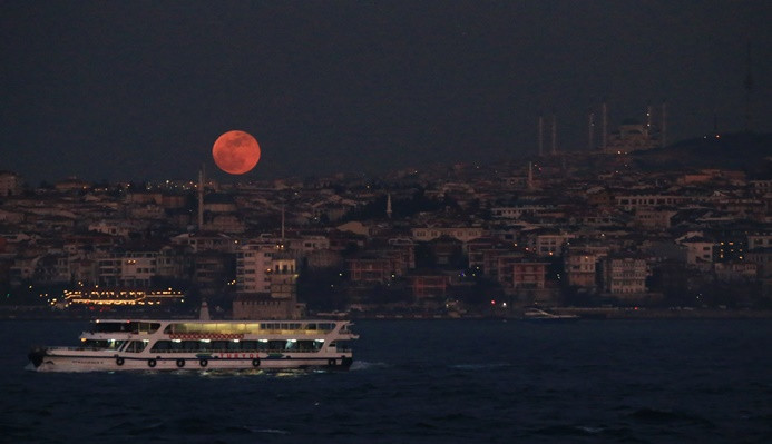 'Süper Kanlı Mavi Ay' İstanbul'dan da izlendi