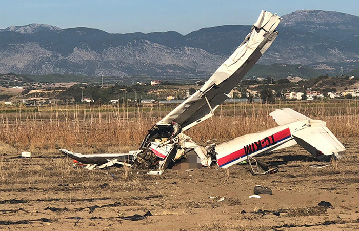 Antalya'da eğitim uçağı düştü: 2 ölü