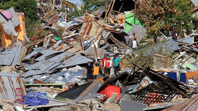 Endonezya'daki depremde ölü sayısı 1558 oldu