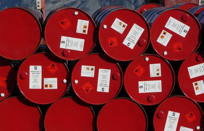 OPEC, Trump'a rağmen üretimi kısacak