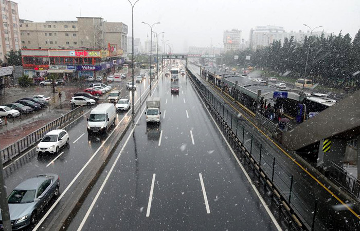 İstanbul ve Ankara'da kar yağışı