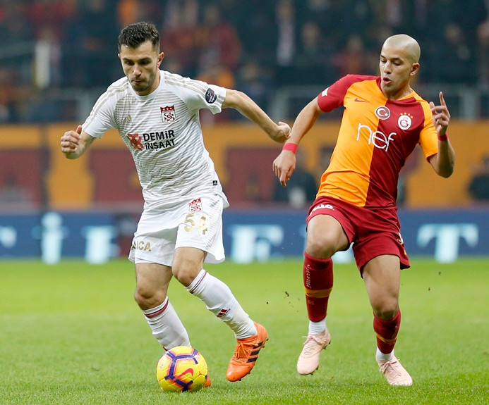 Galatasaray, sezonun ilk yarısını galibiyetle kapattı