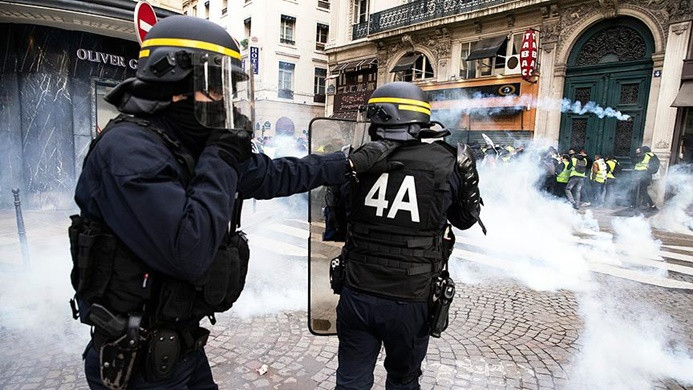 Fransa'dan biber gazı silahı siparişi