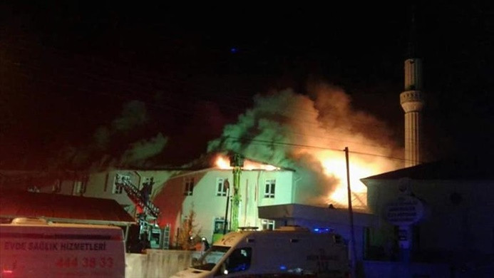 Sarıveliler Devlet Hastanesi çatısında yangın