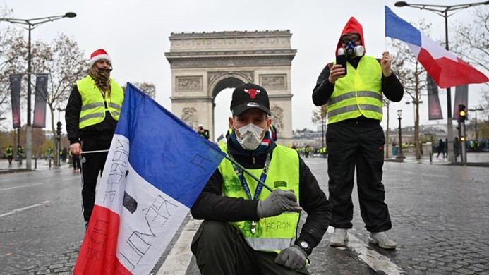 Fransa akaryakıt zamlarını iptal edebilir