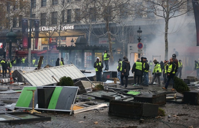 Paris'te gösteriler öncesi 32 gözaltı
