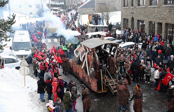 Belçika'nın "Türk köyü"nde karnaval coşkusu