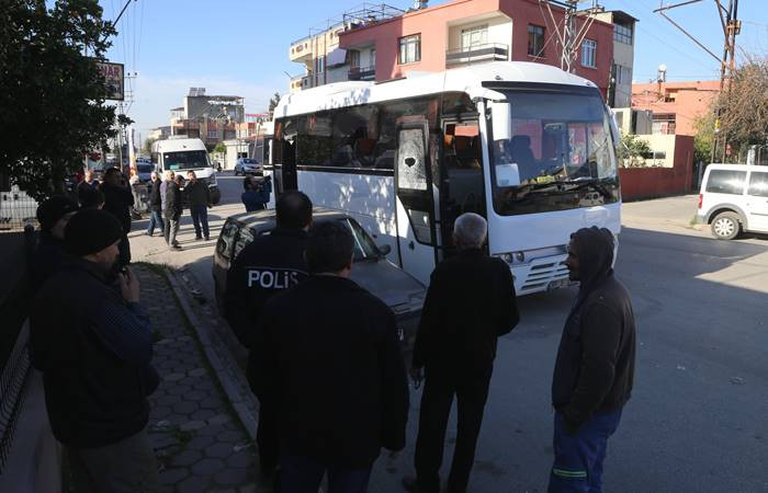 Adana'da öğrenci servisine silahlı saldırı