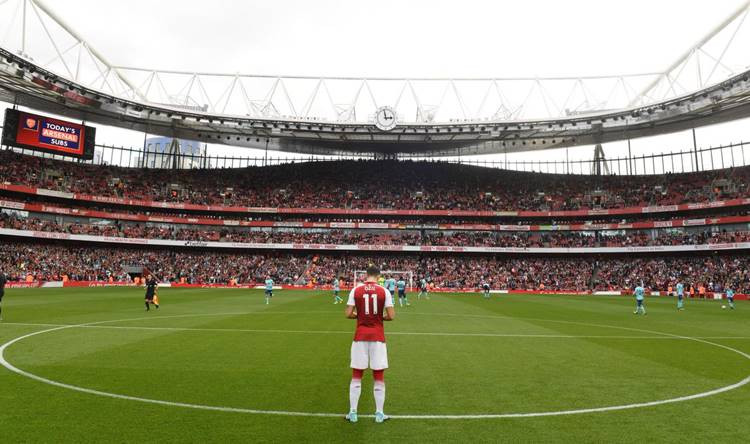 Mesut Özil imzayı attı, Arsenal tarihine geçti