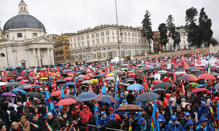 İtalya'da seçim öncesi ırkçılığa karşı gösteri