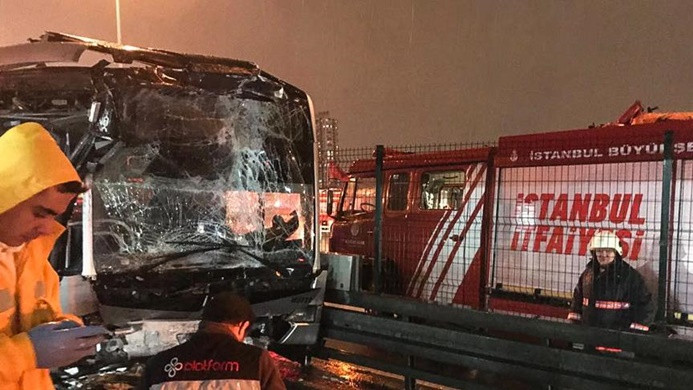 Haramidere'de metrobüs kazası: 22 yaralı