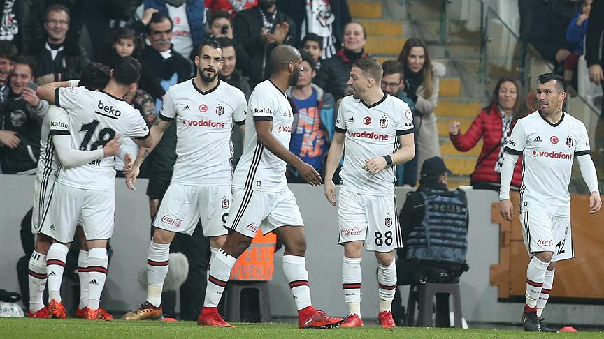 Beşiktaş yarı final için sahada