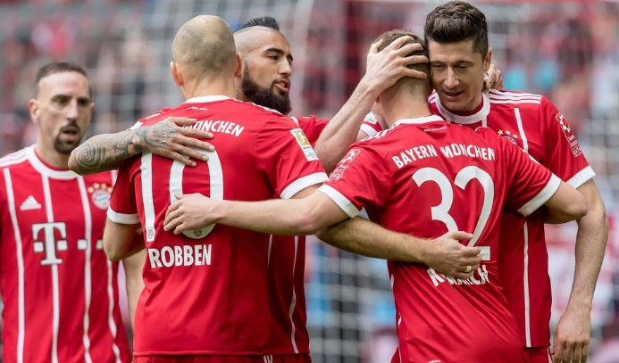 Bayern Münih, evinde Hamburg'u farklı yendi