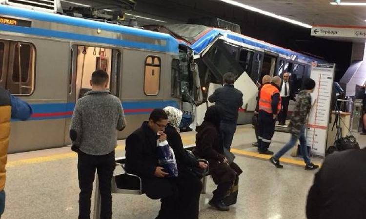 İstanbul'da tramvaylar çarpıştı: 13 yaralı