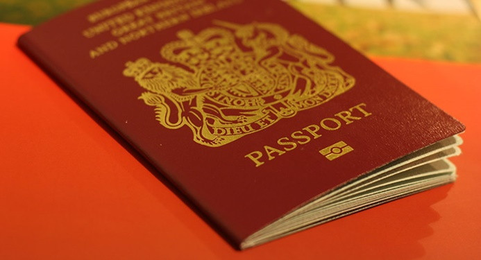 İngiltere'de Brexit sonrası pasaport tartışması