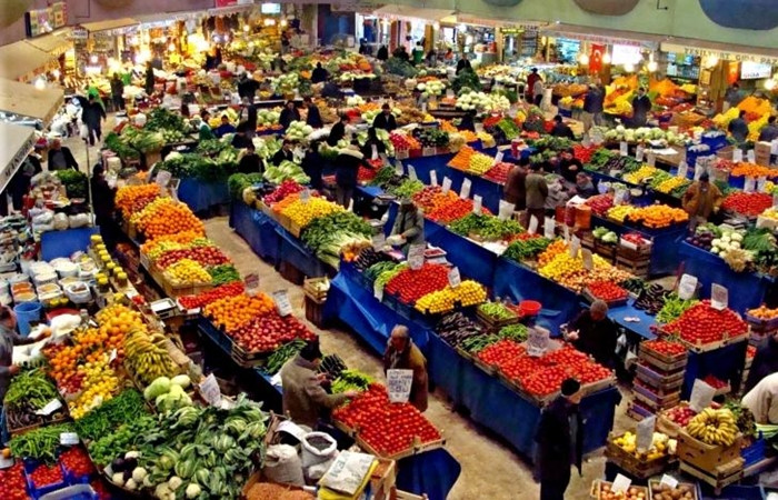 Fakir aileler için sebze pazarı