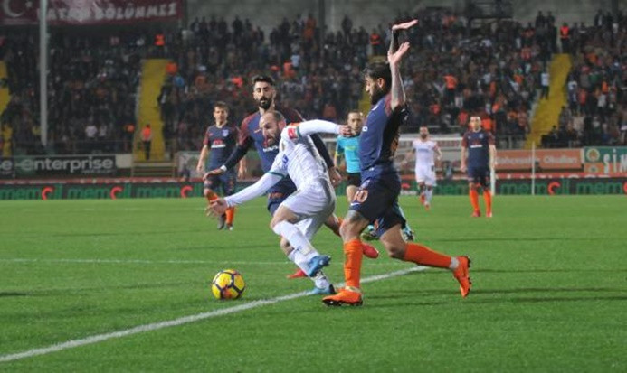 Alanyaspor Başakşehir'i farklı yendi: 4-1