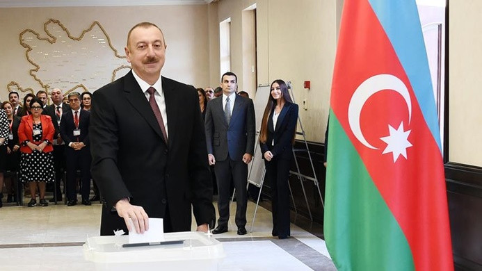 Azerbaycan'da Aliyev yeniden cumhurbaşkanı
