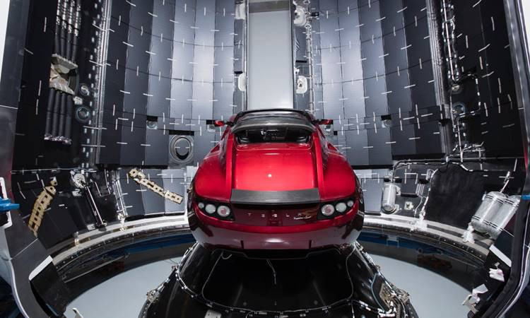 Uzaya giden Tesla'ya milli mil!
