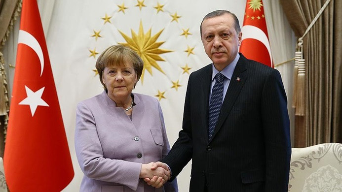 Erdoğan ile Merkel Suriye'yi görüştü