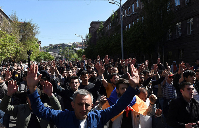 Sarkisyan karşıtı gösterilerde 120 kişi gözaltına alındı