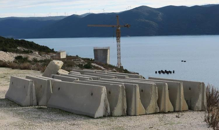 Hırvatistan'daki "tartışmalı köprü" için imzalar atıldı