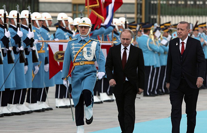 Erdoğan, Putin'i resmi törenle karşıladı