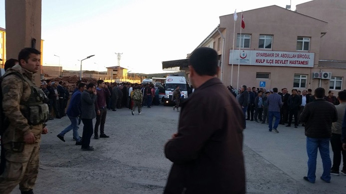 Diyarbakır'da terör saldırısı: 1 korucu şehit, 6 yaralı