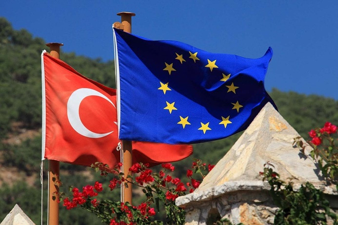 AB heyetinden Türkiye'ye "vize serbestisi" ziyareti