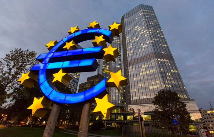Euro Bölgesi'nde ekonomik faaliyet yavaşladı