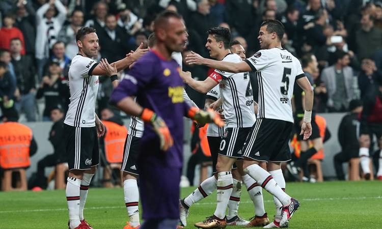 Eksik Beşiktaş, Göztepe'yi farklı yendi