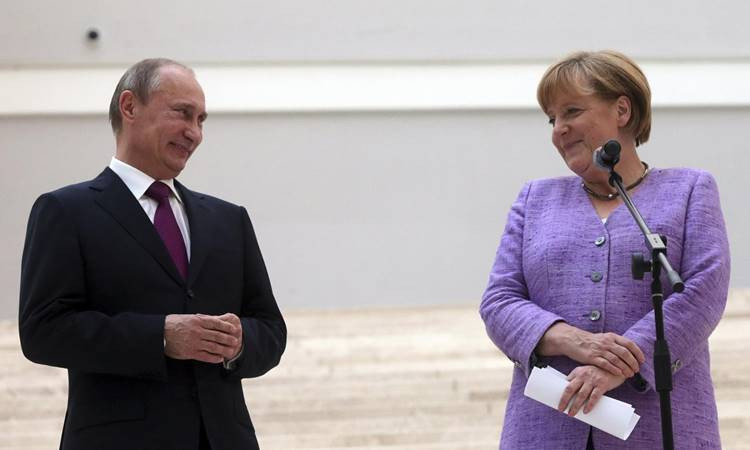 Putin ve Merkel İran'ı görüştü