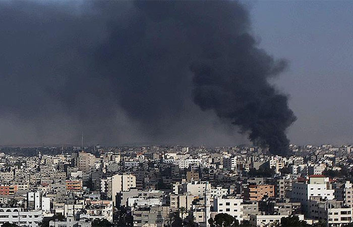 İsrail, Gazze'de Hamas'ı vurdu
