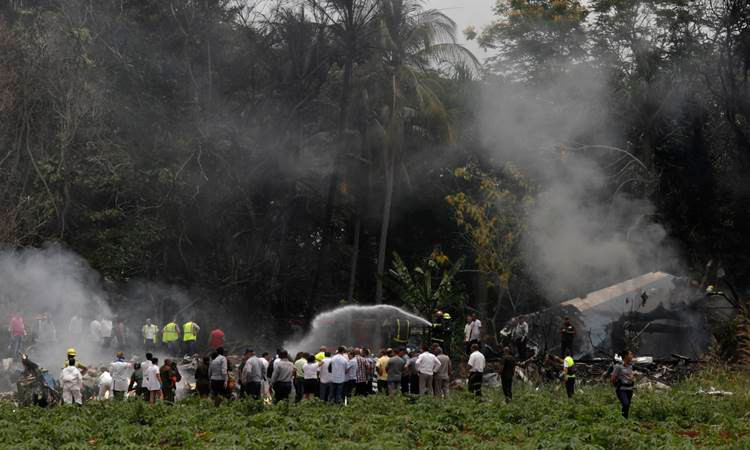 Küba'da yolcu uçağı düştü: 110 ölü
