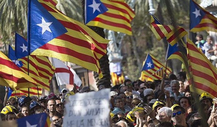 Katalonya'da yeni hükümet ayrılıkçı girişimleri sürdürüyor