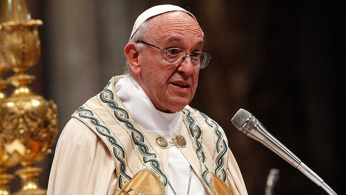 Papadan piskoposlara 'Firavun gibi yaşamayın' uyarısı