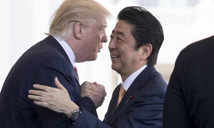 Trump, Kuzey Kore zirvesi öncesi Abe ile görüşecek