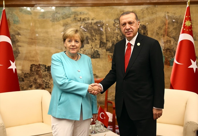 Merkel, Erdoğan'ı Almanya'ya davet etti