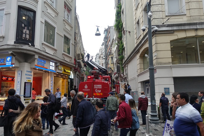 İstiklal Caddesi'nde restoran yangını