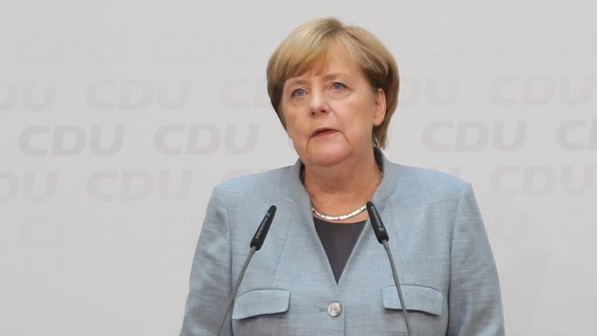 Merkel: Nükleer anlaşmaya sadık kalacağız