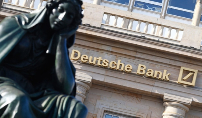 S&P, Deutsche Bank'ın notunu düşürdü