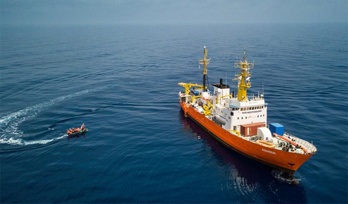 İtalya'nın kabul etmediği sığınmacı gemisi İspanya'ya gidiyor