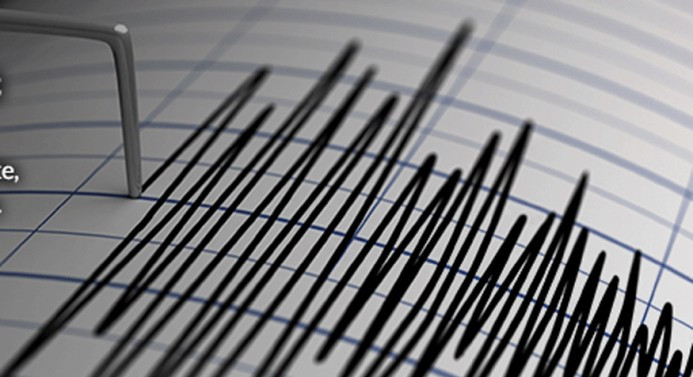 Endonezya'da 5,7 büyüklüğünde deprem