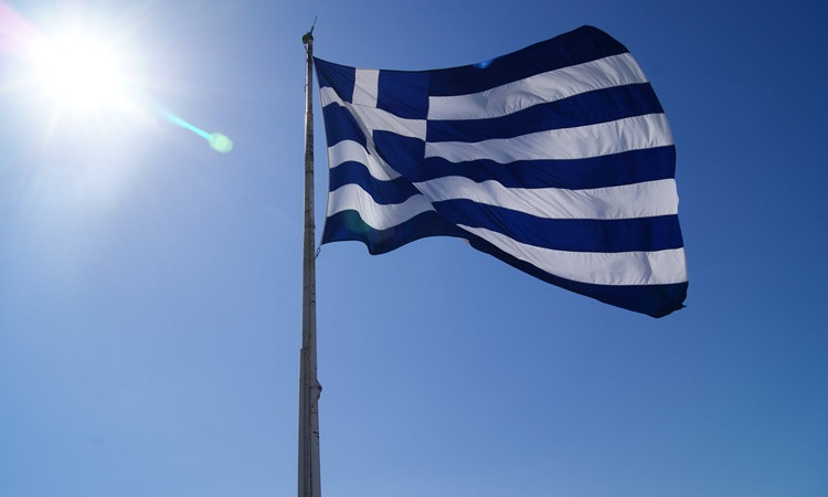 S&P Yunanistan'ın kredi notunu yükseltti